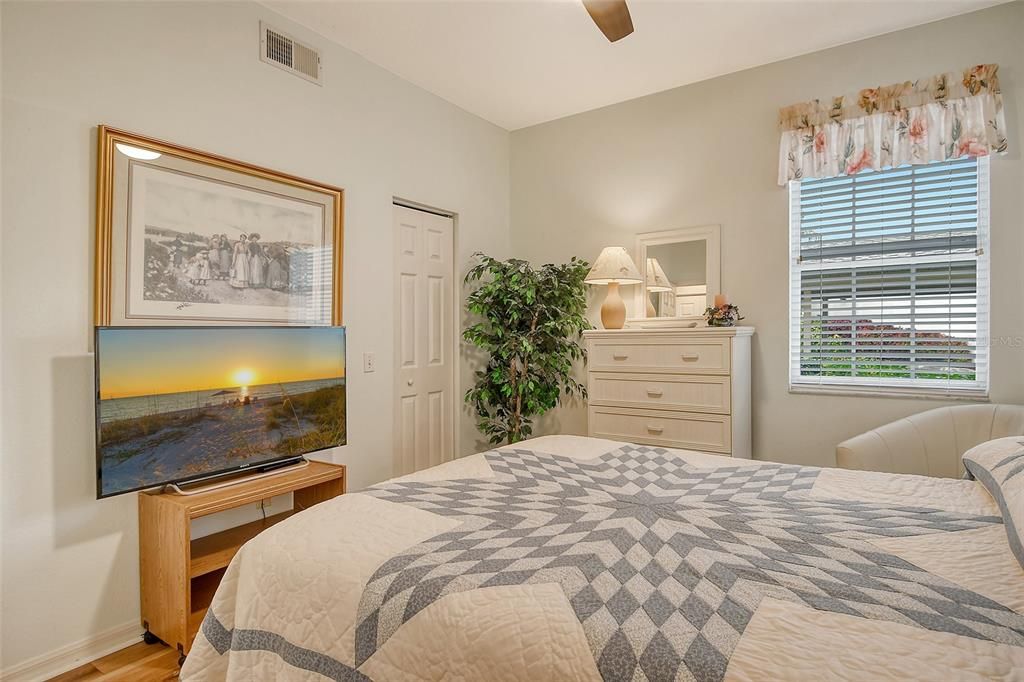 Под контрактом: $249,900 (2 спален, 2 ванн, 1068 Квадратных фут)