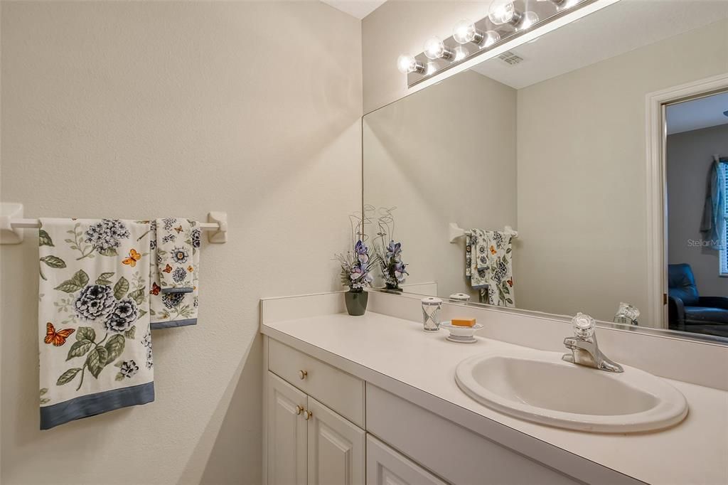 Под контрактом: $249,900 (2 спален, 2 ванн, 1068 Квадратных фут)