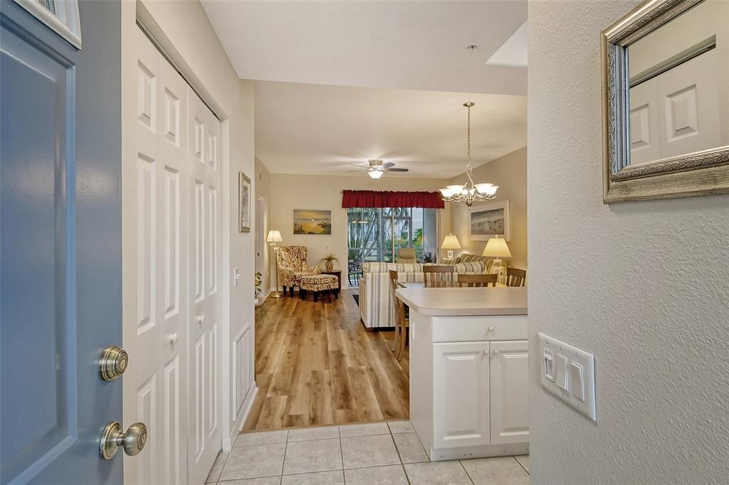 Под контрактом: $249,900 (2 спален, 2 ванн, 1068 Квадратных фут)