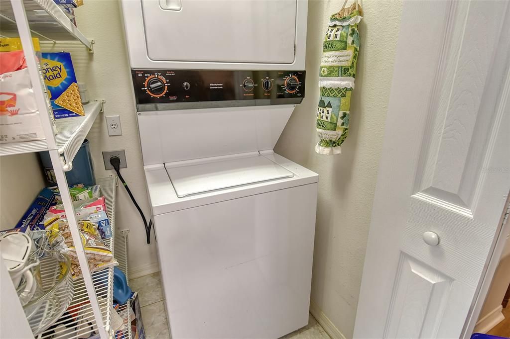 Под контрактом: $249,900 (2 спален, 2 ванн, 1068 Квадратных фут)