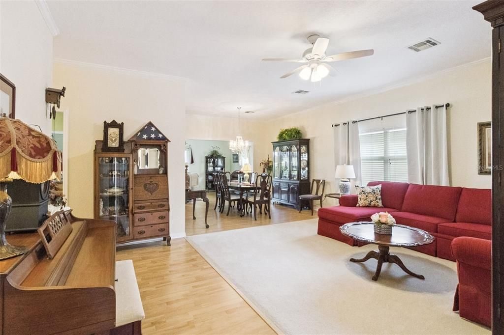 En Venta: $325,000 (3 camas, 2 baños, 2004 Pies cuadrados)