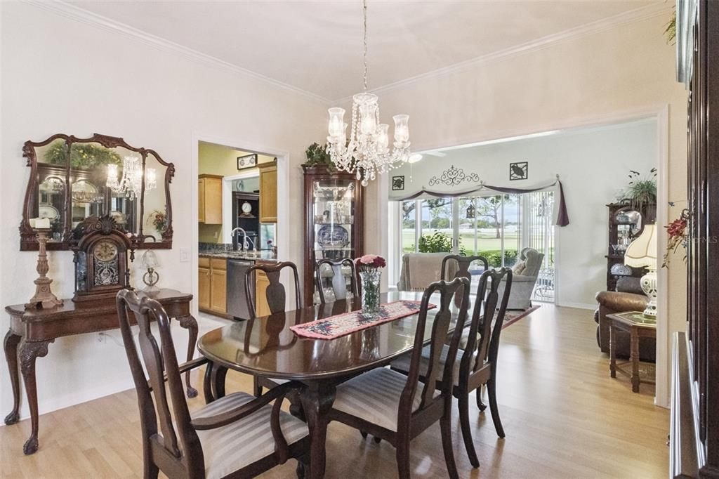 En Venta: $325,000 (3 camas, 2 baños, 2004 Pies cuadrados)