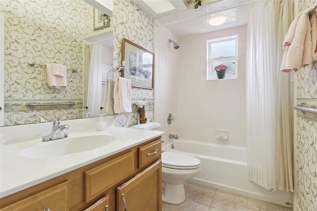 En Venta: $325,000 (3 camas, 2 baños, 2004 Pies cuadrados)