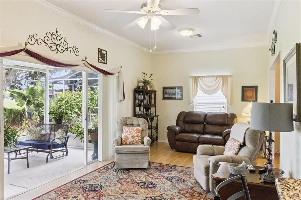 En Venta: $325,000 (3 camas, 2 baños, 2004 Pies cuadrados)