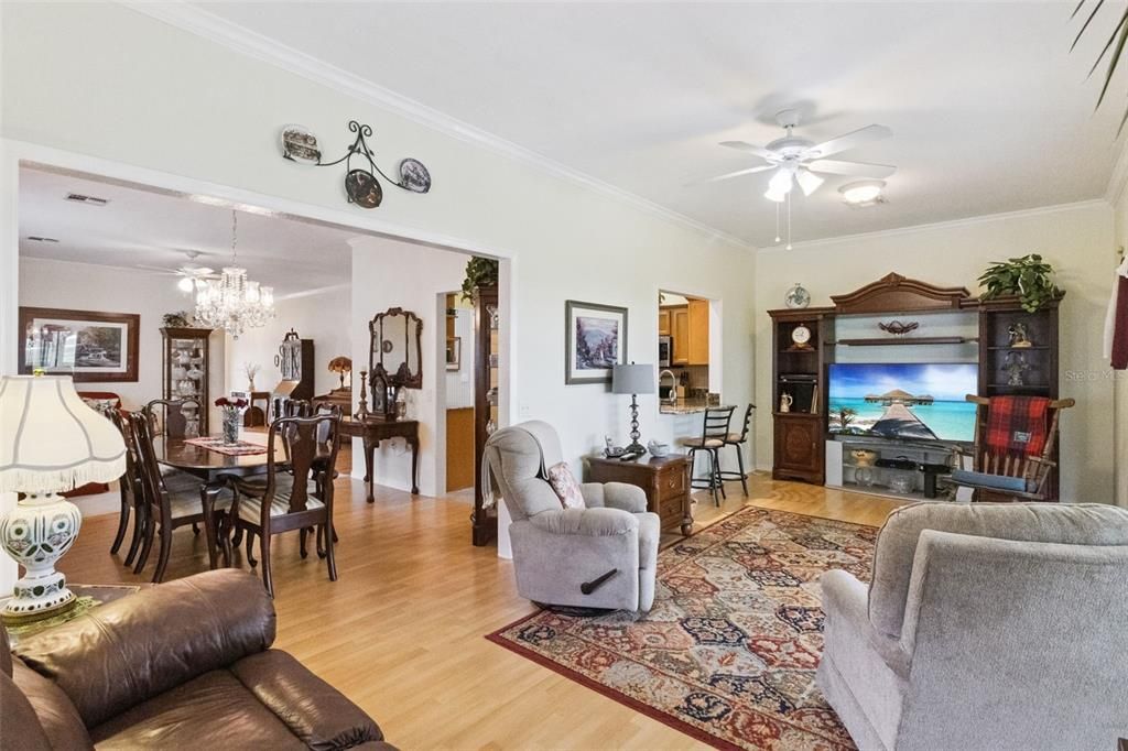 En Venta: $325,000 (3 camas, 2 baños, 2004 Pies cuadrados)