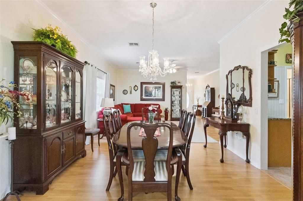 En Venta: $325,000 (3 camas, 2 baños, 2004 Pies cuadrados)