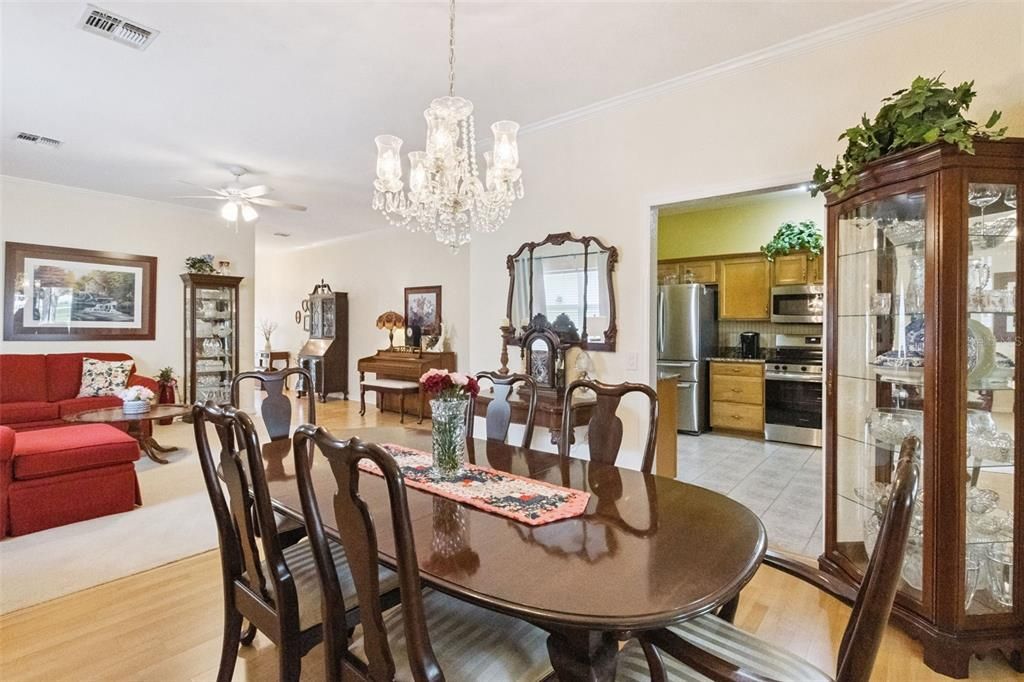 En Venta: $325,000 (3 camas, 2 baños, 2004 Pies cuadrados)