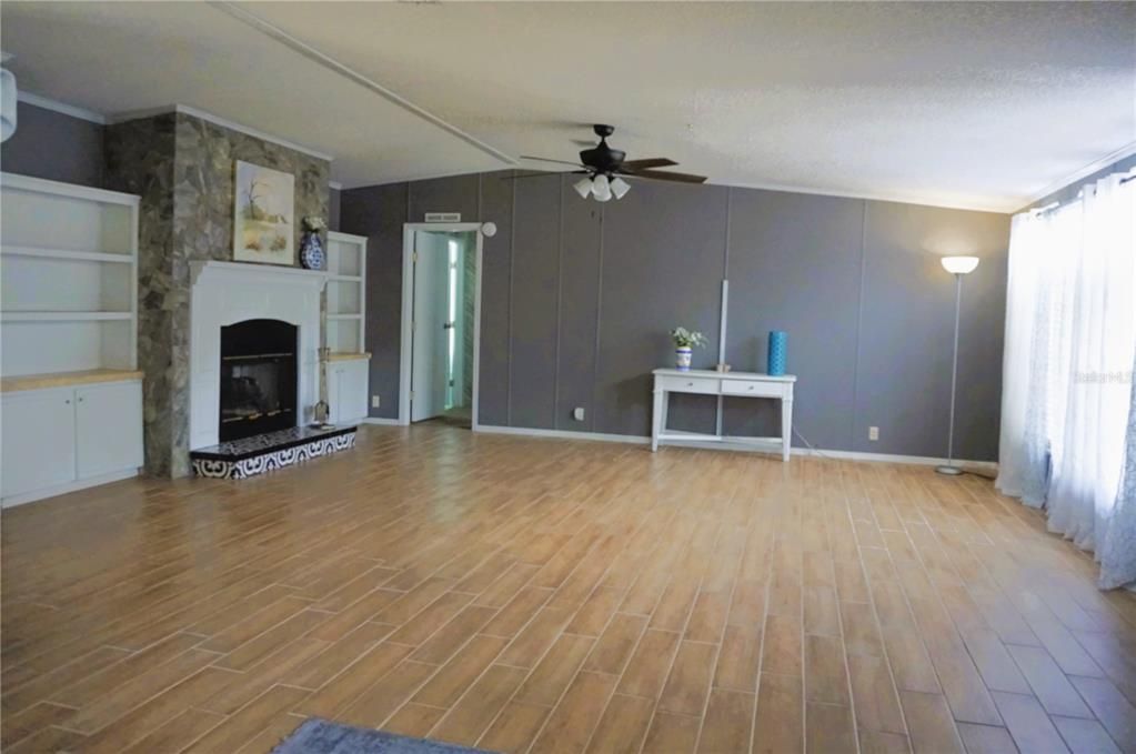 На продажу: $320,000 (3 спален, 2 ванн, 2015 Квадратных фут)