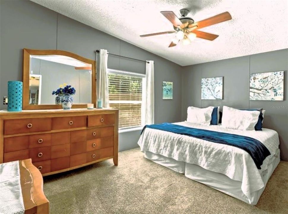 На продажу: $320,000 (3 спален, 2 ванн, 2015 Квадратных фут)