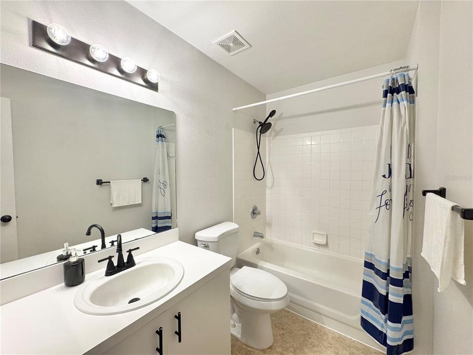 出租: $1,400 (2 贝兹, 2 浴室, 1241 平方英尺)