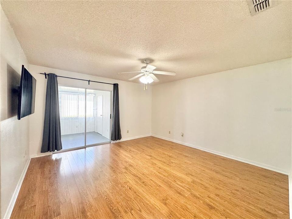 出租: $1,400 (2 贝兹, 2 浴室, 1241 平方英尺)