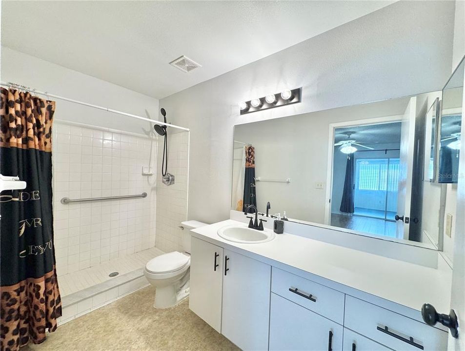 出租: $1,400 (2 贝兹, 2 浴室, 1241 平方英尺)