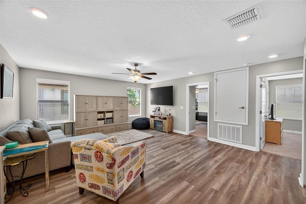 待售: $589,900 (4 贝兹, 2 浴室, 2946 平方英尺)