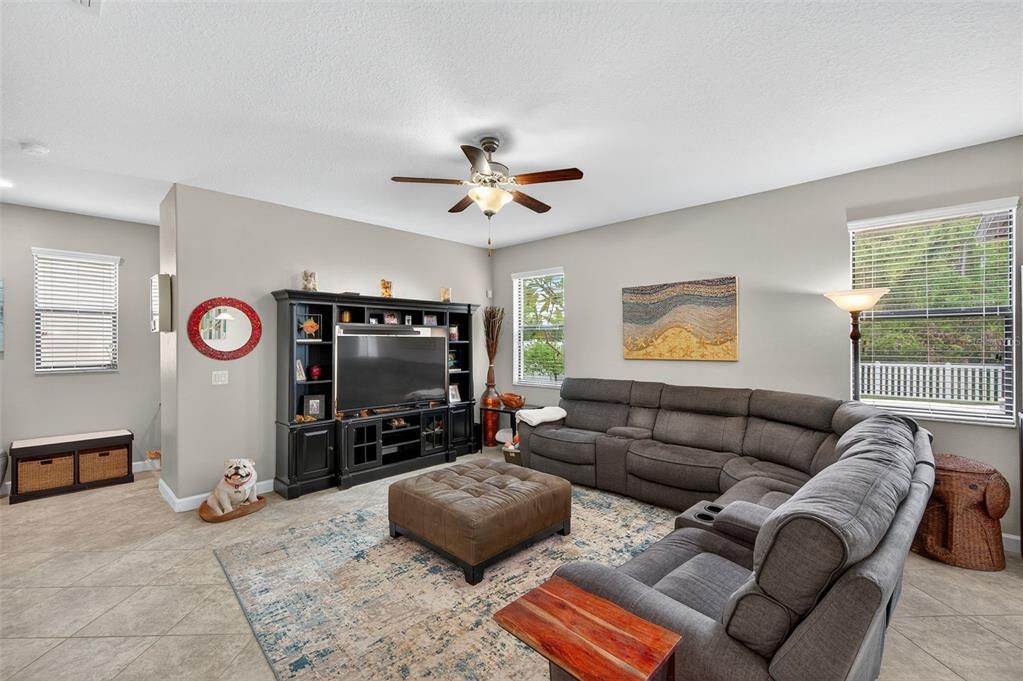 待售: $589,900 (4 贝兹, 2 浴室, 2946 平方英尺)