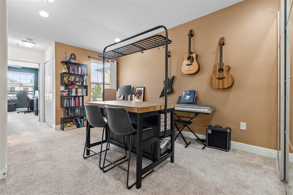 На продажу: $285,000 (2 спален, 2 ванн, 1571 Квадратных фут)