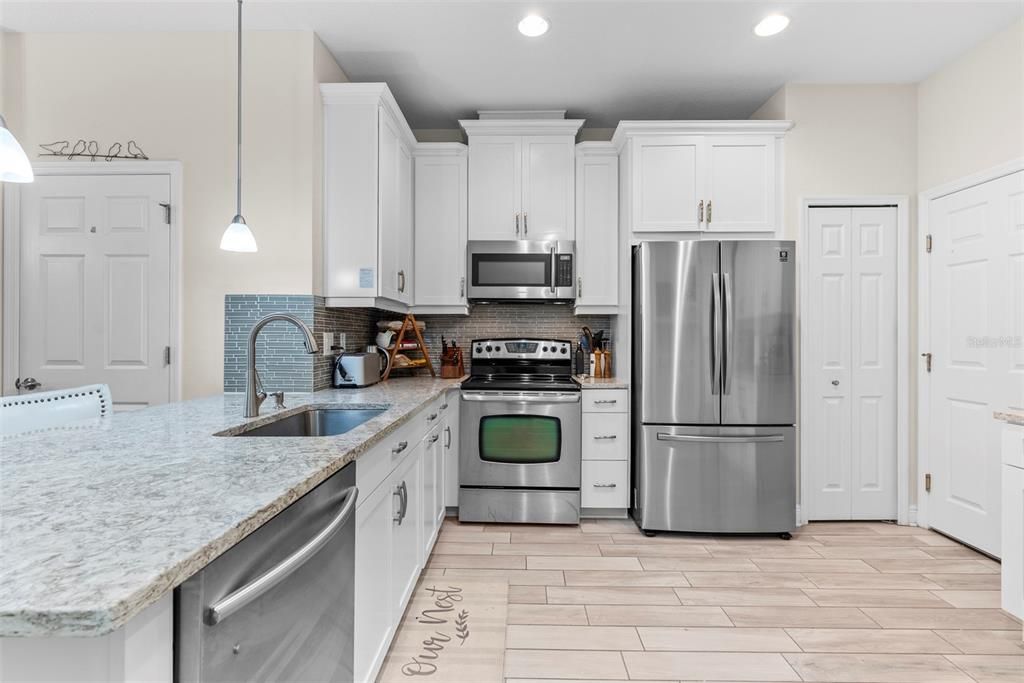 На продажу: $285,000 (2 спален, 2 ванн, 1571 Квадратных фут)