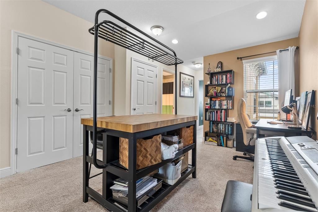 На продажу: $285,000 (2 спален, 2 ванн, 1571 Квадратных фут)