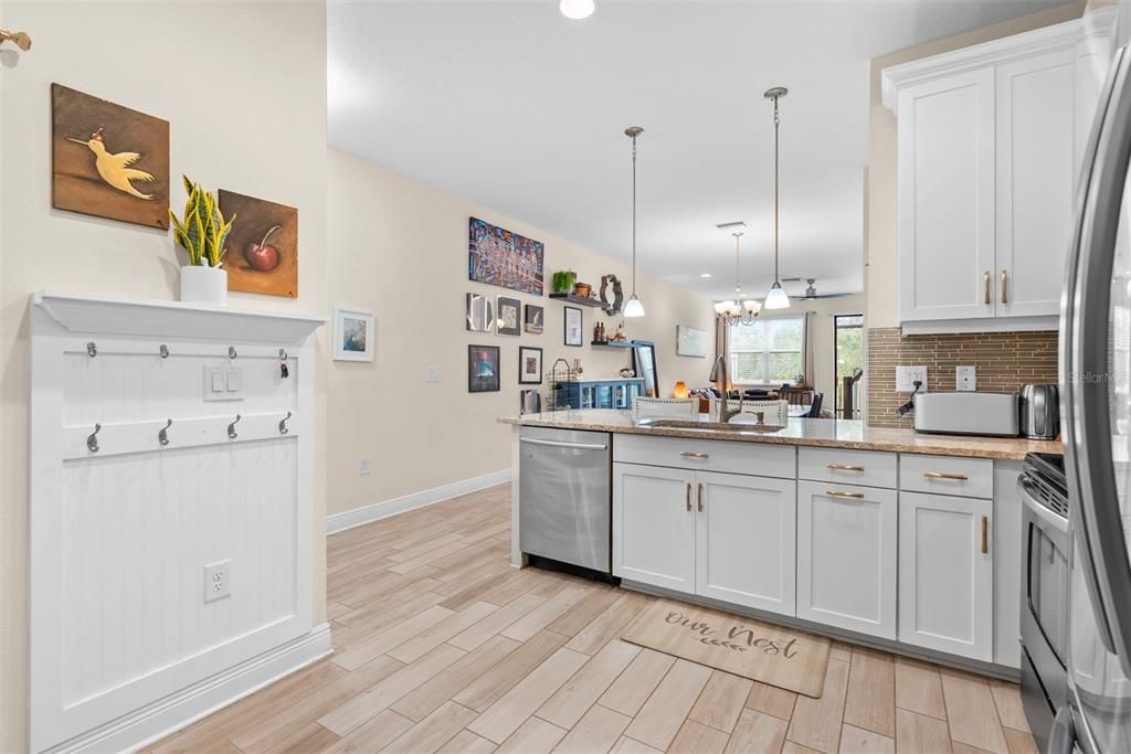 На продажу: $285,000 (2 спален, 2 ванн, 1571 Квадратных фут)