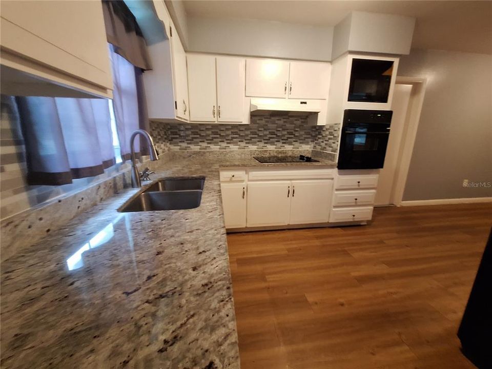 Activo con contrato: $1,850 (3 camas, 2 baños, 1264 Pies cuadrados)