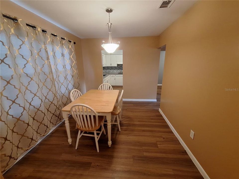 Activo con contrato: $1,850 (3 camas, 2 baños, 1264 Pies cuadrados)