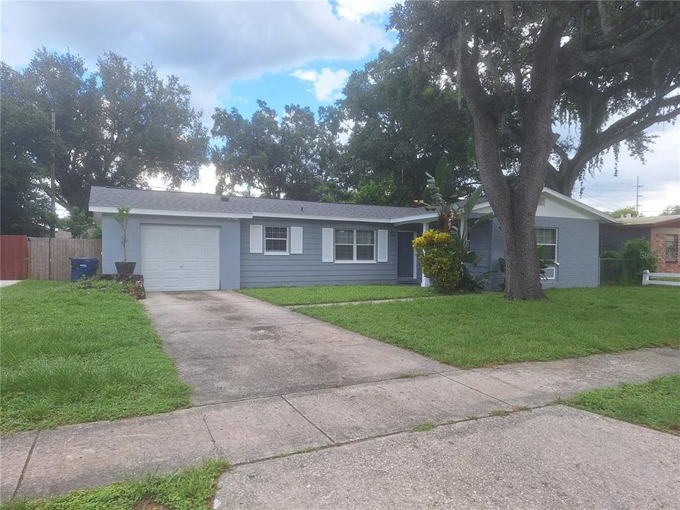 Activo con contrato: $1,850 (3 camas, 2 baños, 1264 Pies cuadrados)