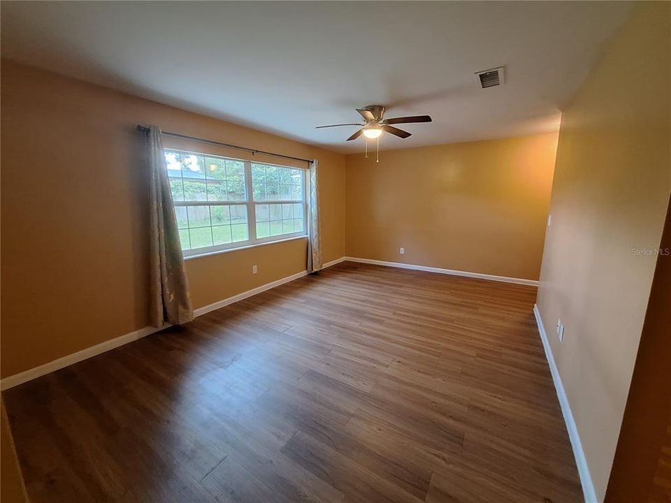 Activo con contrato: $1,850 (3 camas, 2 baños, 1264 Pies cuadrados)