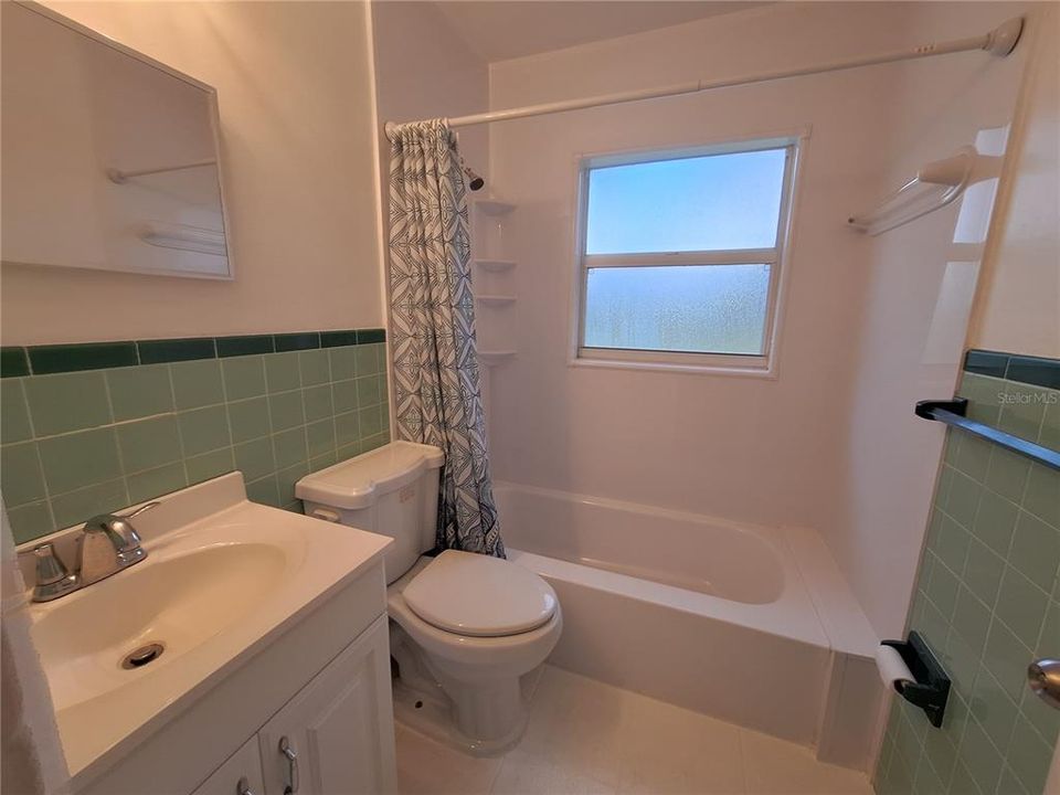 Activo con contrato: $1,850 (3 camas, 2 baños, 1264 Pies cuadrados)