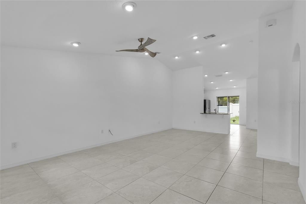 В аренду: $1,900 (4 спален, 2 ванн, 1995 Квадратных фут)