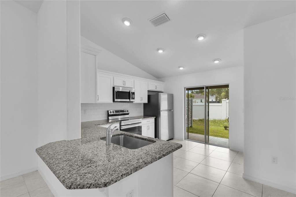 В аренду: $1,900 (4 спален, 2 ванн, 1995 Квадратных фут)