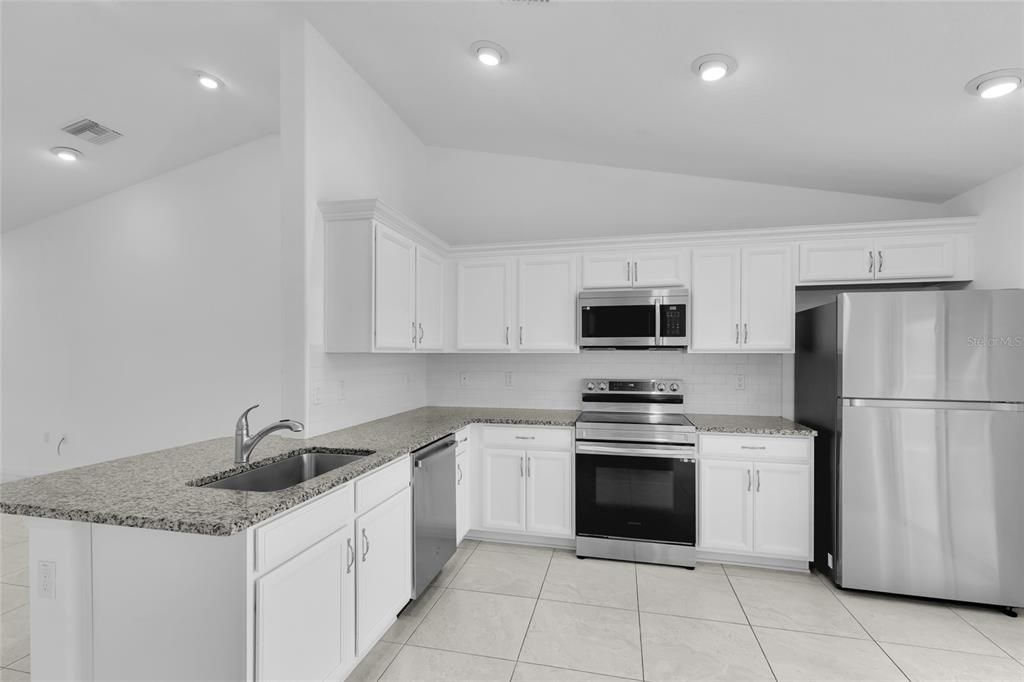 В аренду: $1,900 (4 спален, 2 ванн, 1995 Квадратных фут)