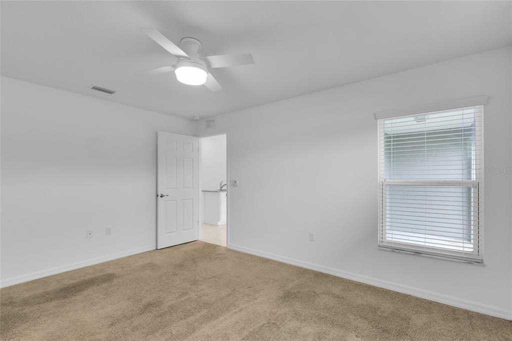 В аренду: $1,900 (4 спален, 2 ванн, 1995 Квадратных фут)