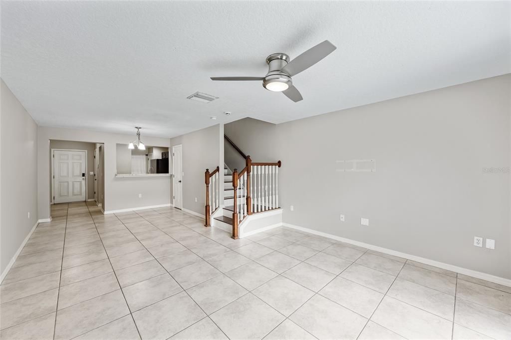 Под контрактом: $234,900 (2 спален, 2 ванн, 1168 Квадратных фут)