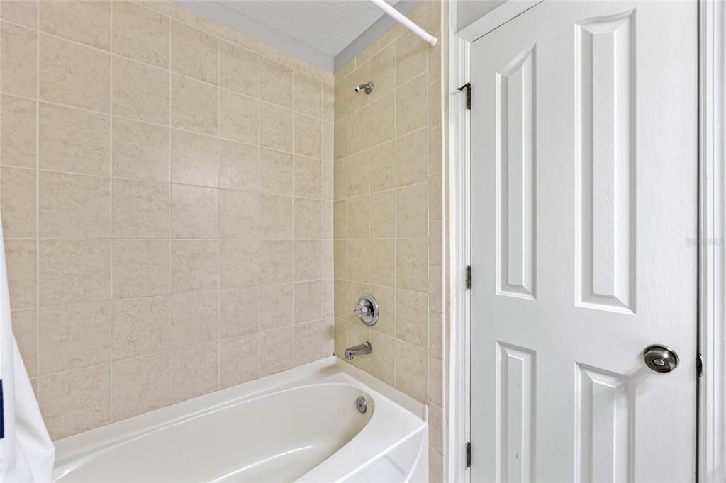 Под контрактом: $234,900 (2 спален, 2 ванн, 1168 Квадратных фут)