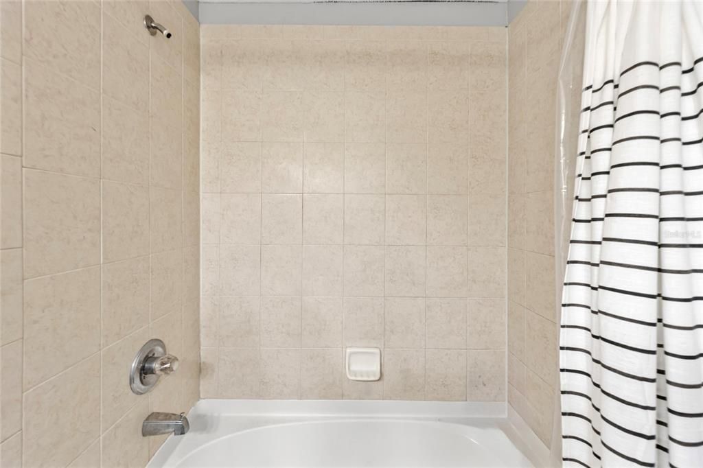 Под контрактом: $234,900 (2 спален, 2 ванн, 1168 Квадратных фут)