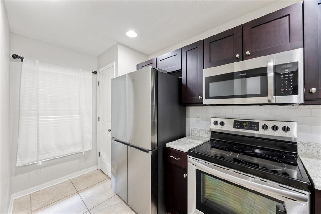 Под контрактом: $234,900 (2 спален, 2 ванн, 1168 Квадратных фут)