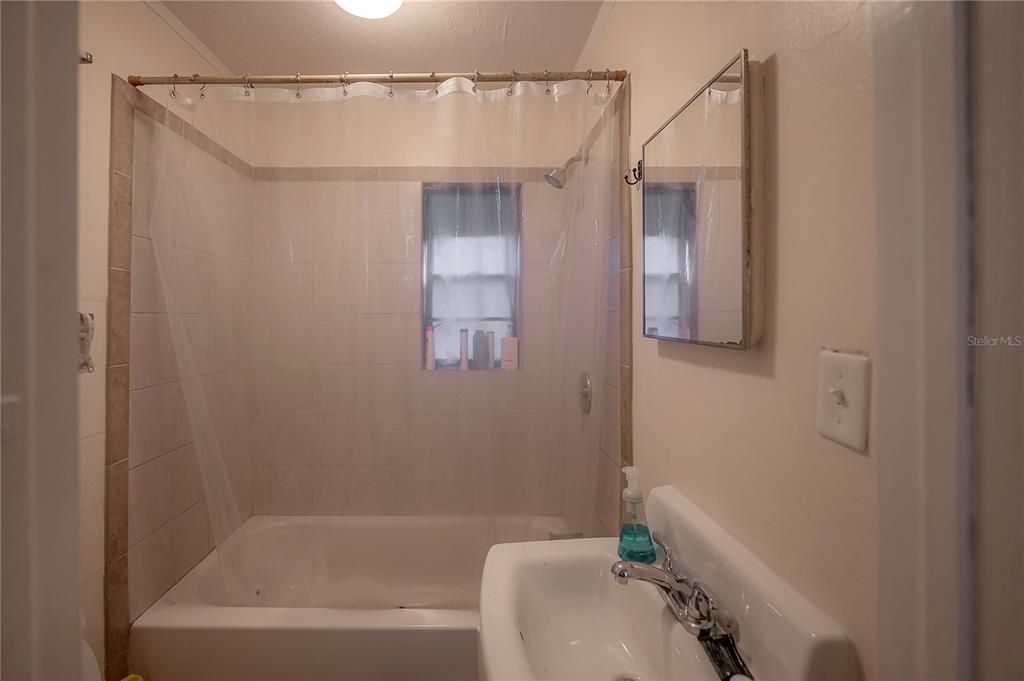 На продажу: $395,000 (4 спален, 0 ванн, 2020 Квадратных фут)