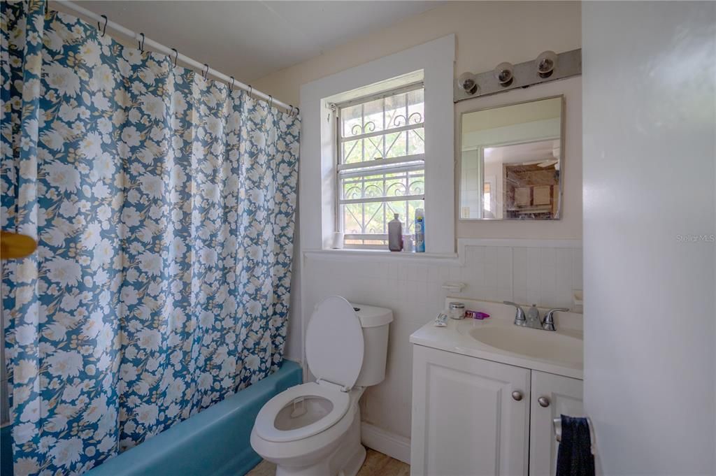 На продажу: $395,000 (4 спален, 0 ванн, 2020 Квадратных фут)