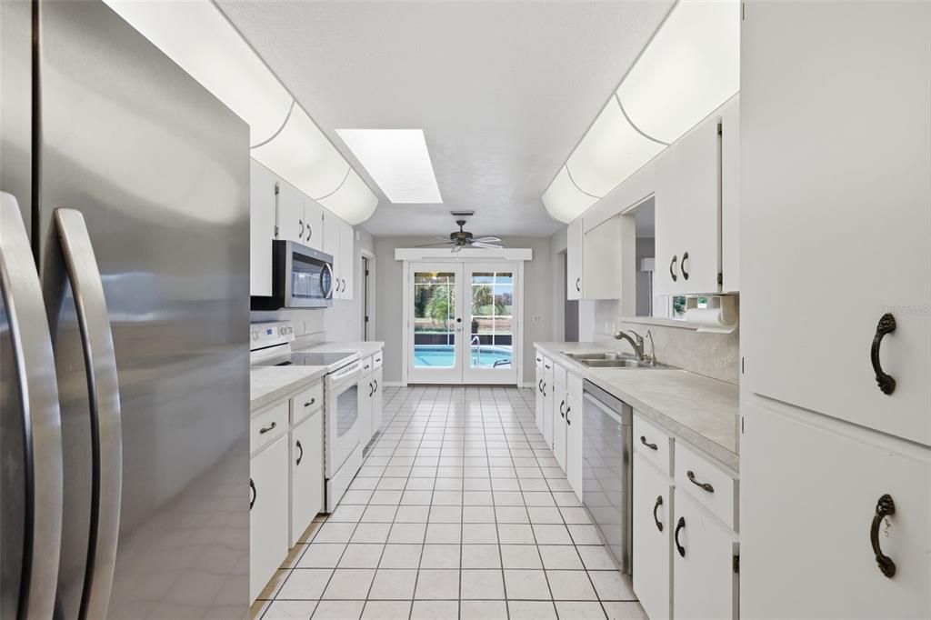 待售: $324,900 (3 贝兹, 2 浴室, 2211 平方英尺)