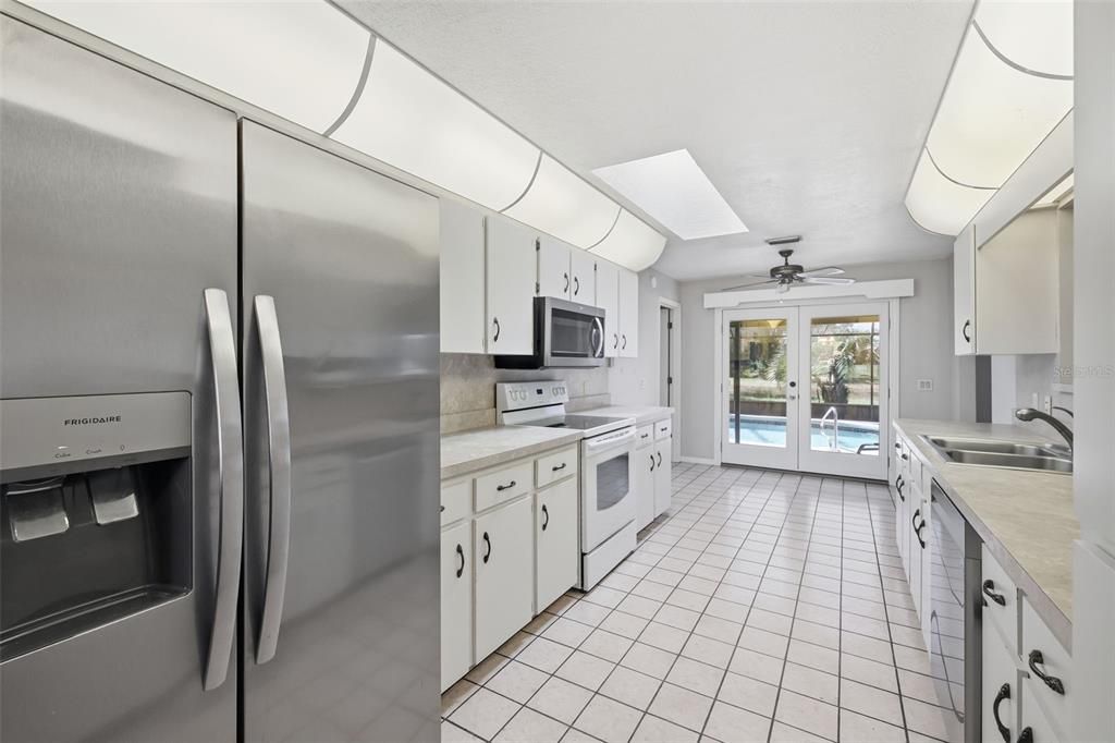 待售: $324,900 (3 贝兹, 2 浴室, 2211 平方英尺)