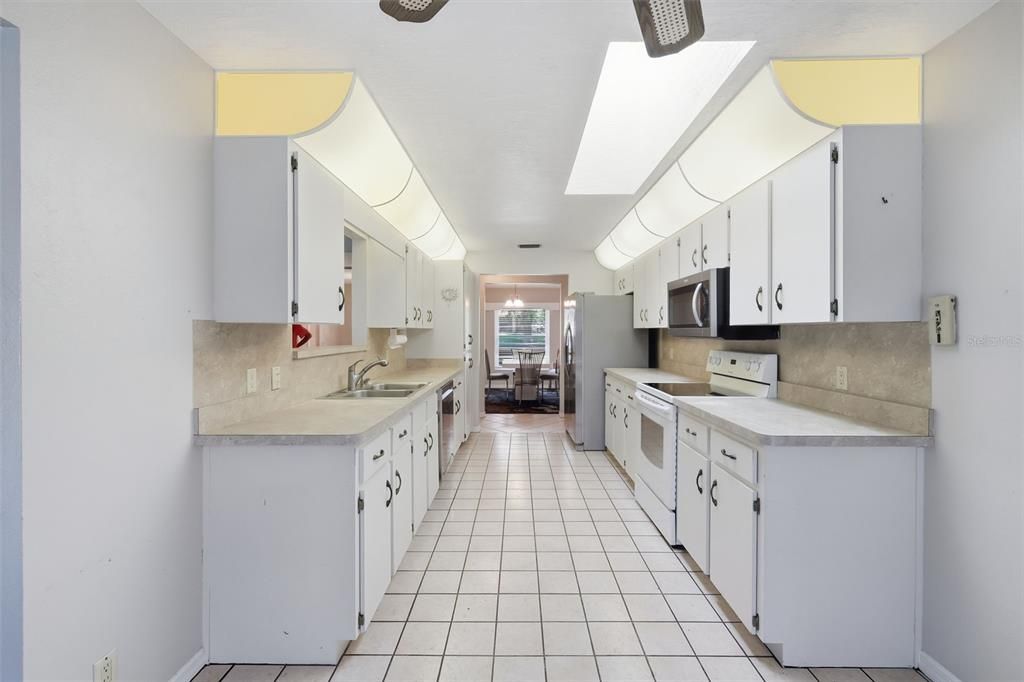 待售: $324,900 (3 贝兹, 2 浴室, 2211 平方英尺)