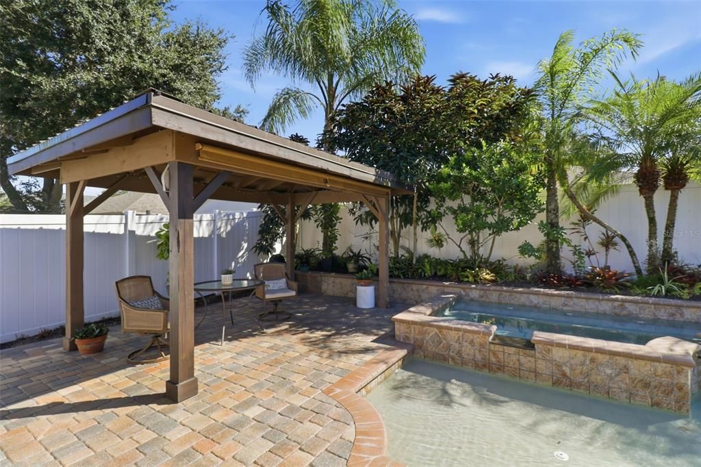 合同活跃: $449,900 (4 贝兹, 2 浴室, 1955 平方英尺)