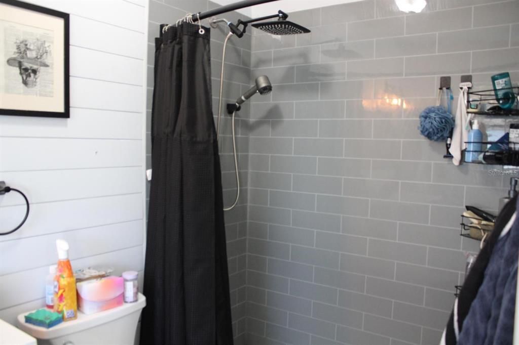 Под контрактом: $240,000 (4 спален, 2 ванн, 1868 Квадратных фут)