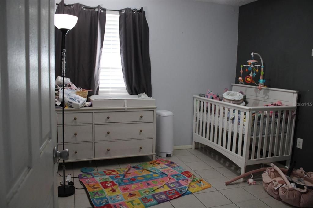 Под контрактом: $240,000 (4 спален, 2 ванн, 1868 Квадратных фут)