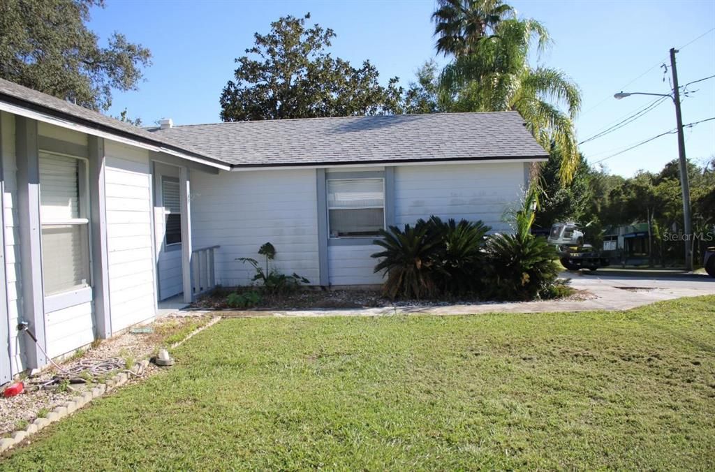 Под контрактом: $240,000 (4 спален, 2 ванн, 1868 Квадратных фут)