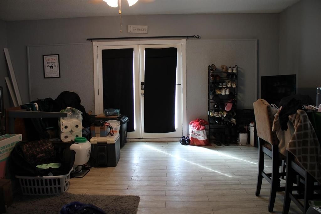 Под контрактом: $240,000 (4 спален, 2 ванн, 1868 Квадратных фут)