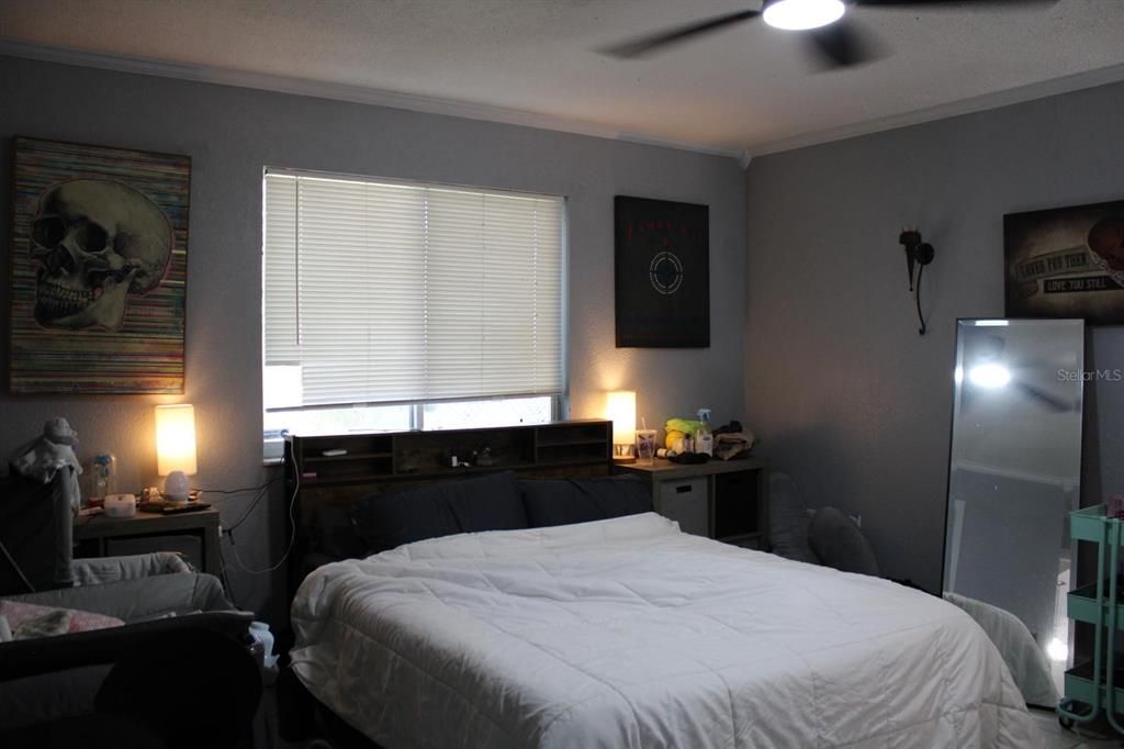 Под контрактом: $240,000 (4 спален, 2 ванн, 1868 Квадратных фут)