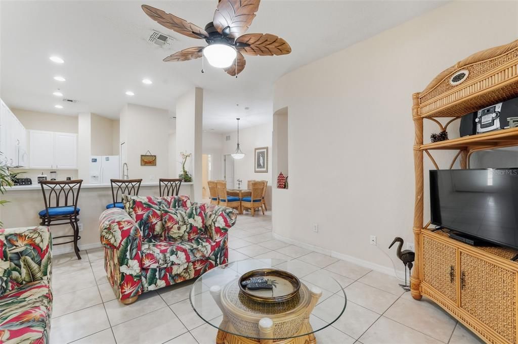 For Sale: $200,000 (2 beds, 2 baths, 1375 Square Feet)