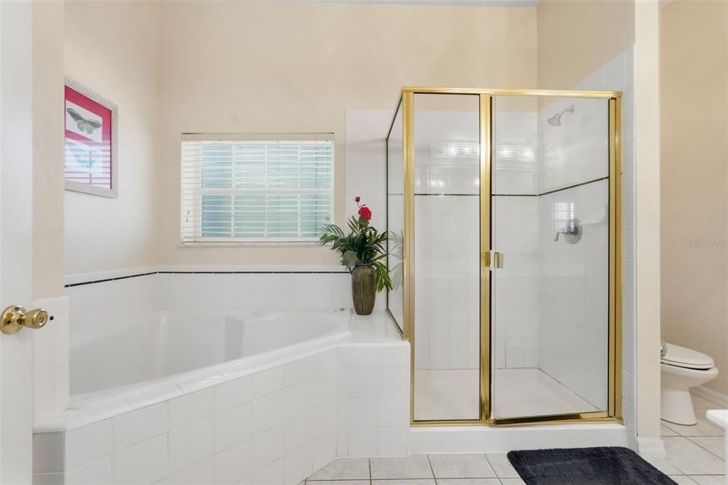 For Sale: $200,000 (2 beds, 2 baths, 1375 Square Feet)