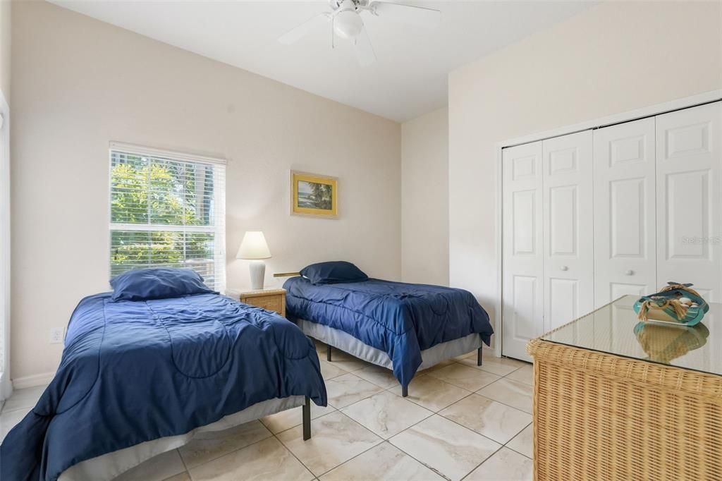 For Sale: $200,000 (2 beds, 2 baths, 1375 Square Feet)