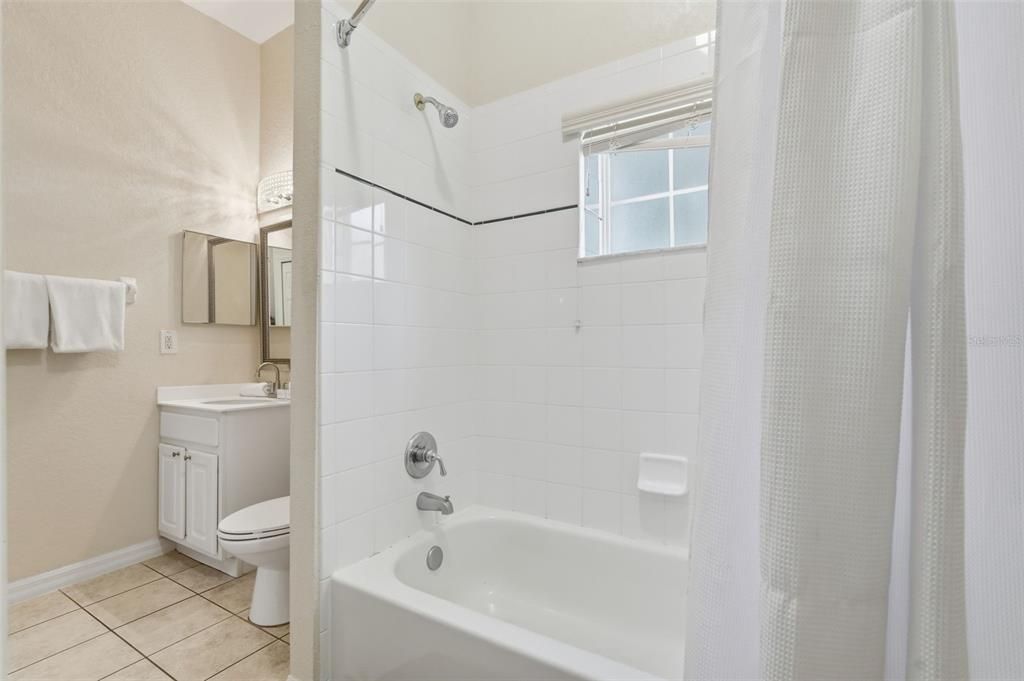 For Sale: $200,000 (2 beds, 2 baths, 1375 Square Feet)